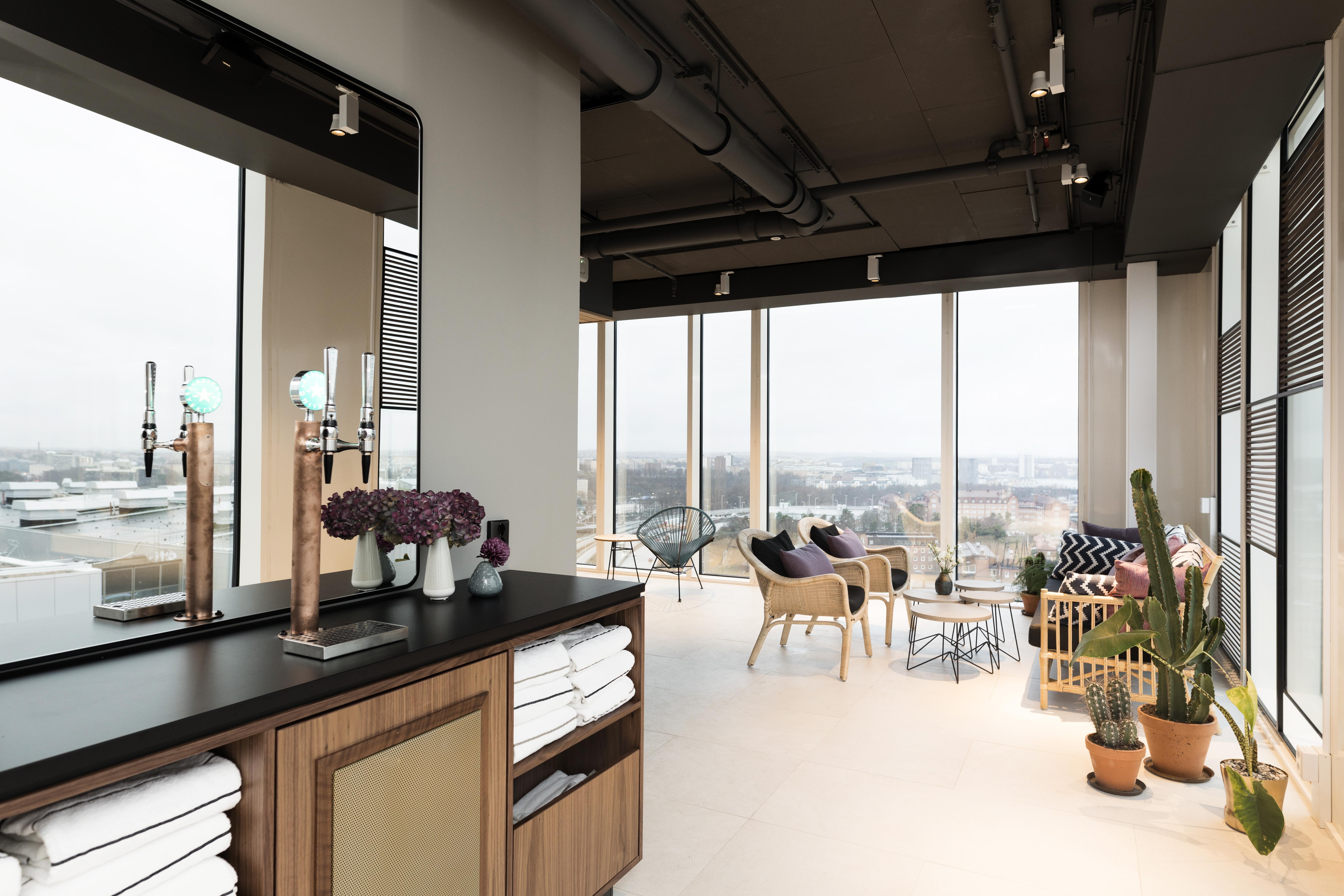 Elite Carolina Tower 4* Solna